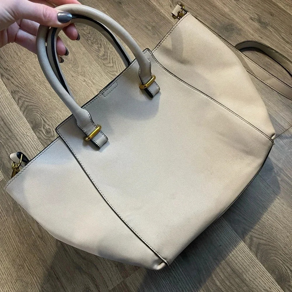 Woman's Purse - Picture 4 of 4